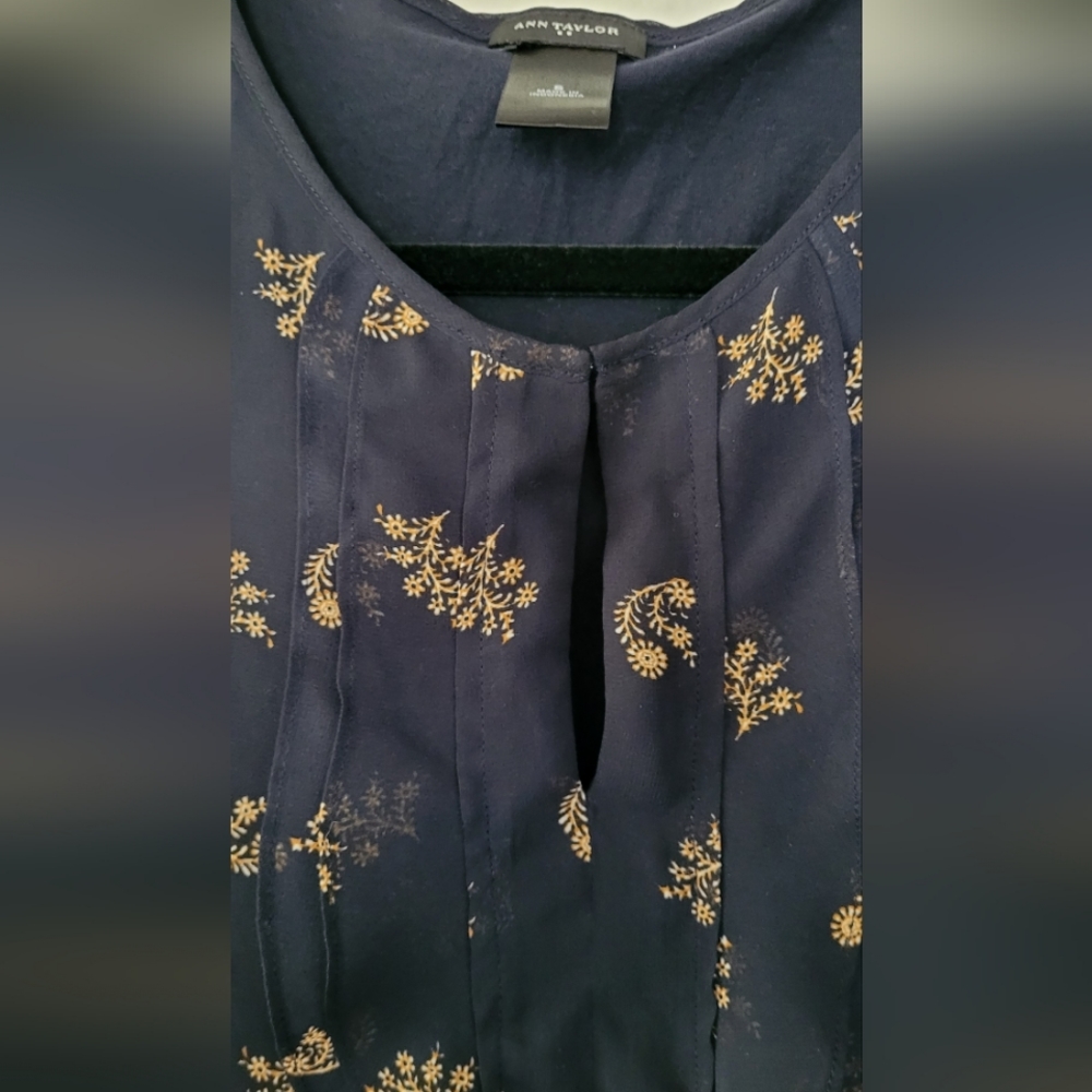Ann Taylor Sleeveless Top Size Small Navy Blue. - Picture 3 of 5